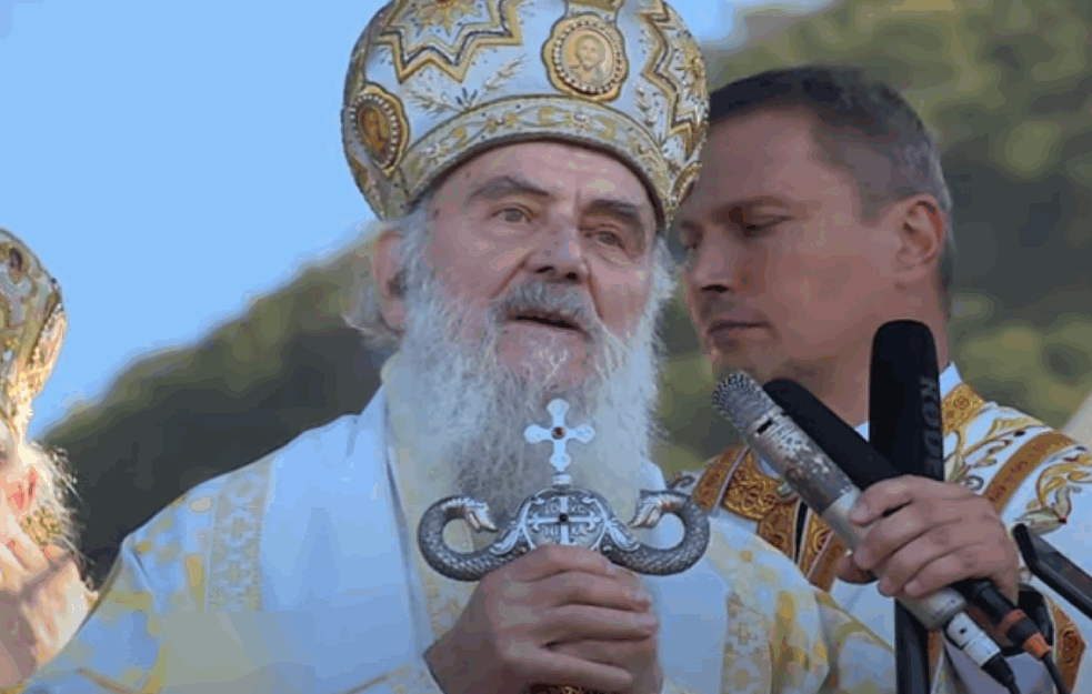 Papa poručio patrijarhu Irineju : Neka SPC nastavi da raste u veri i ljubavi uz bratski zagrljaj mira